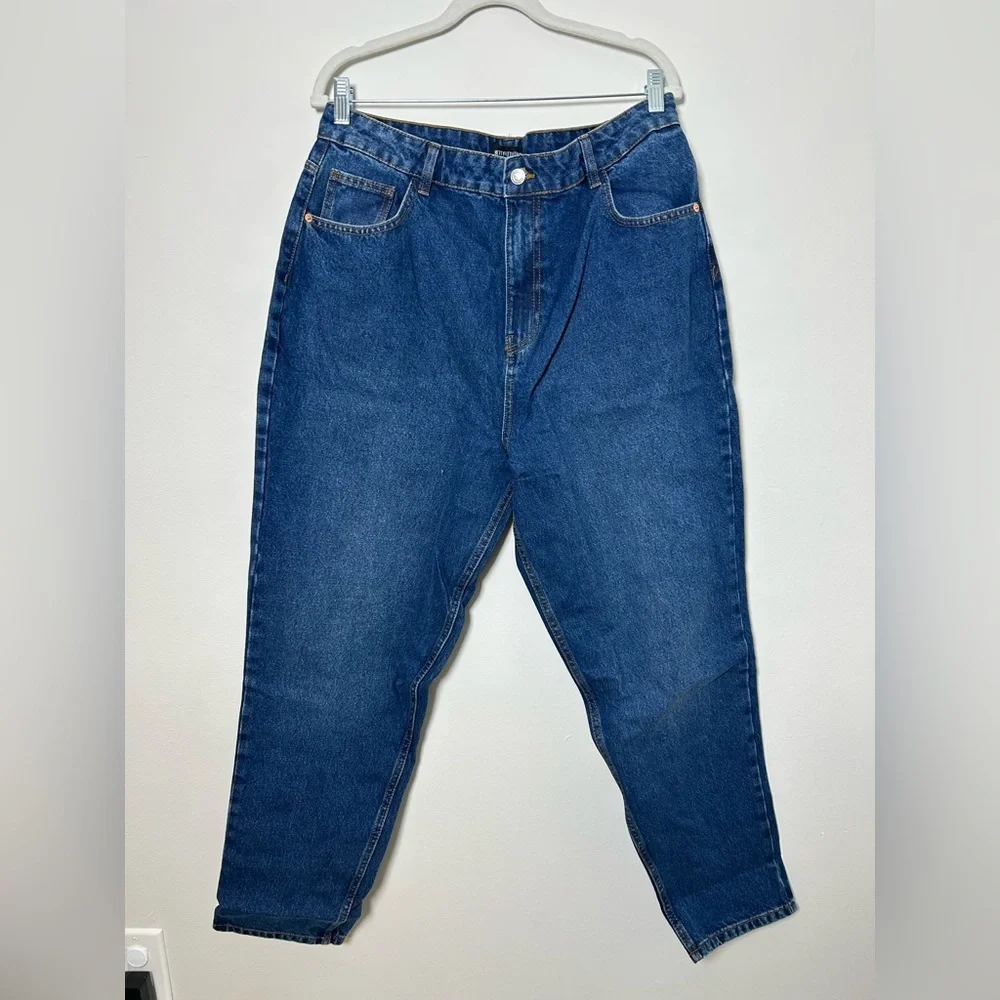 PrettyLittleThing Wash High Rise Mom Jeans - Picture 1 of 3